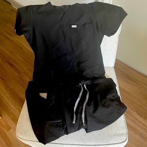 Black figs scrub set